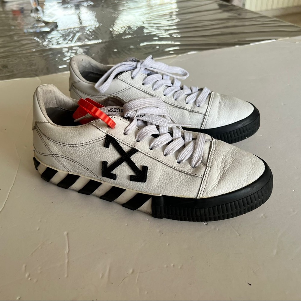 Off white sneakers size: 41
